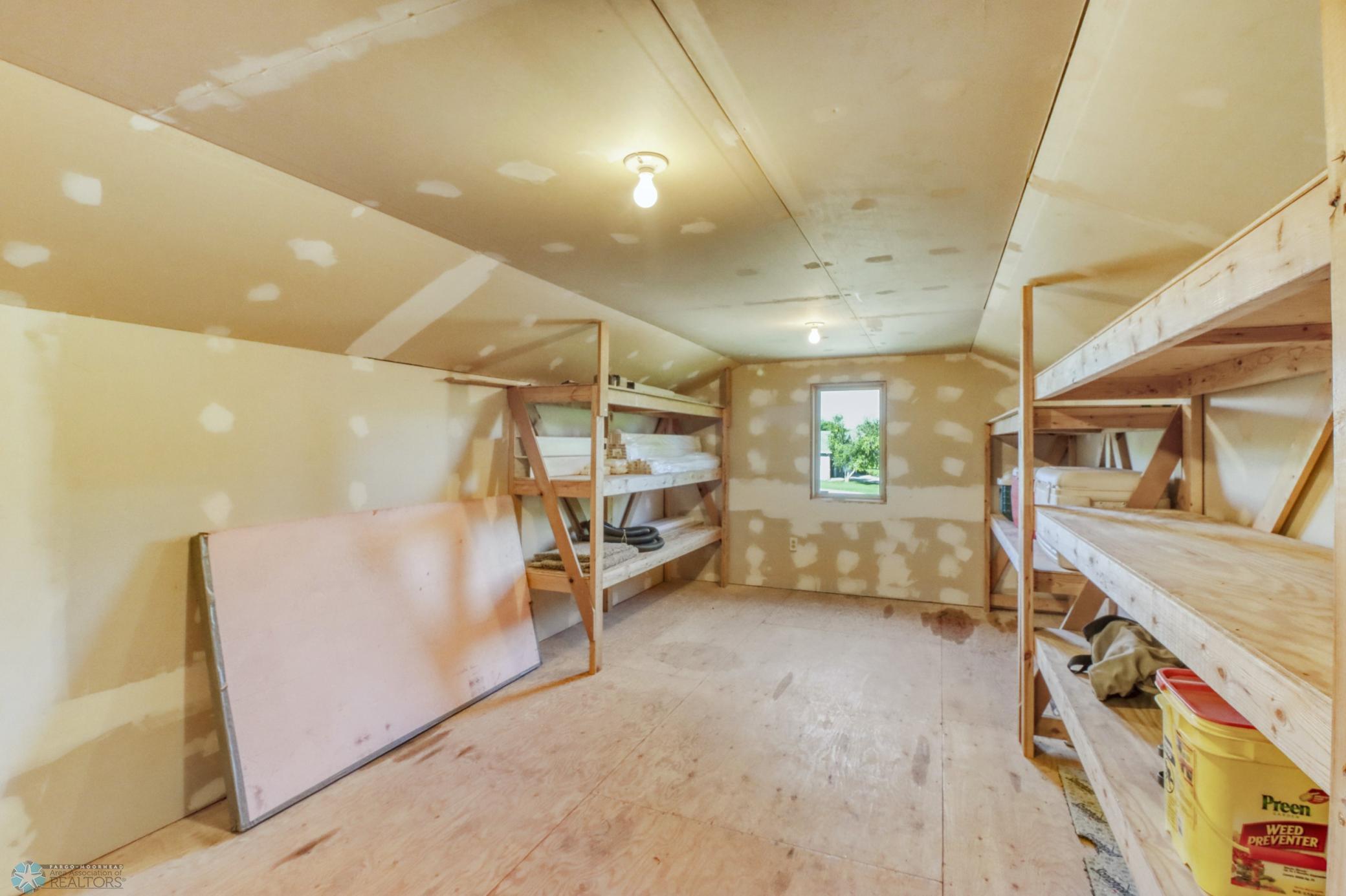 55Garage_storage1_1.JPG