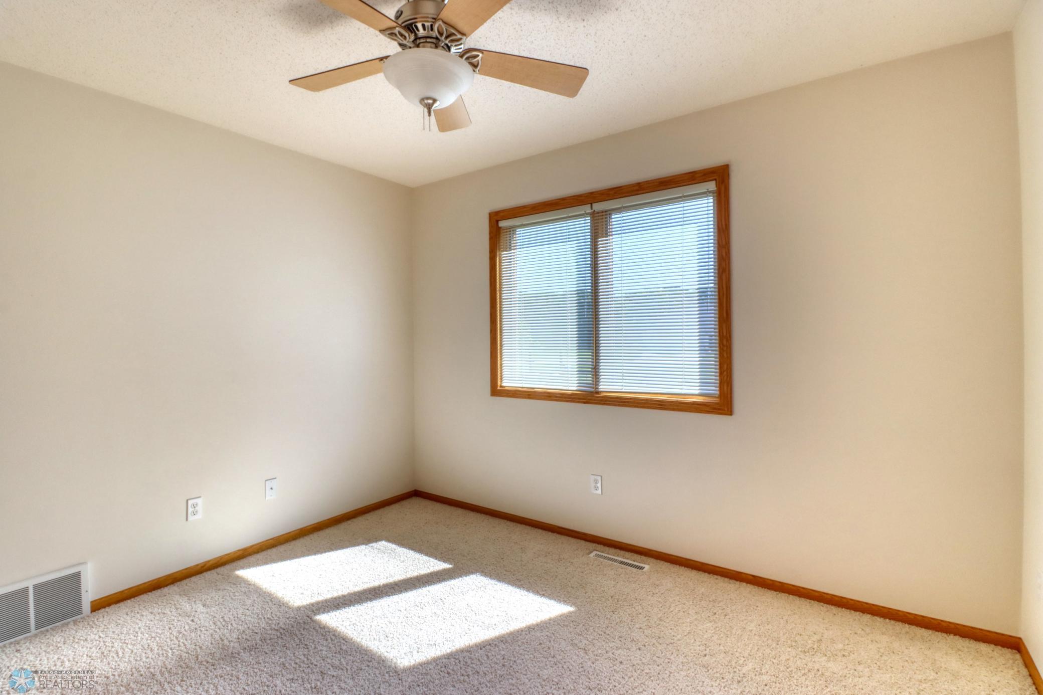 28Upstairs Bedroom2_1.JPG