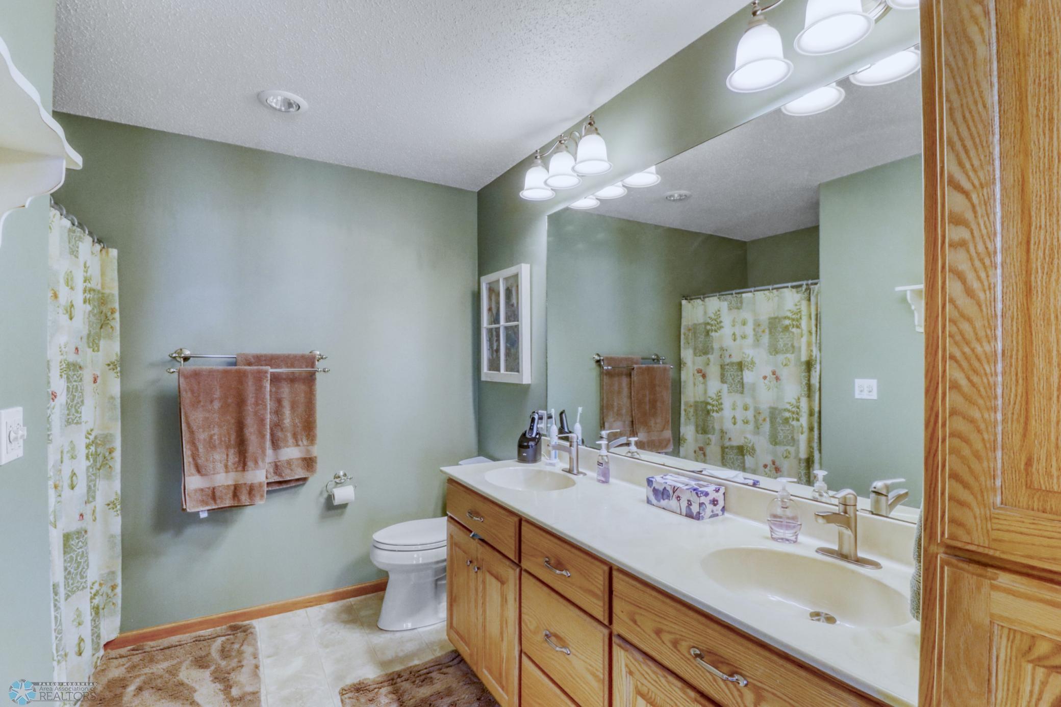 25Primary Bathroom1_2.JPG