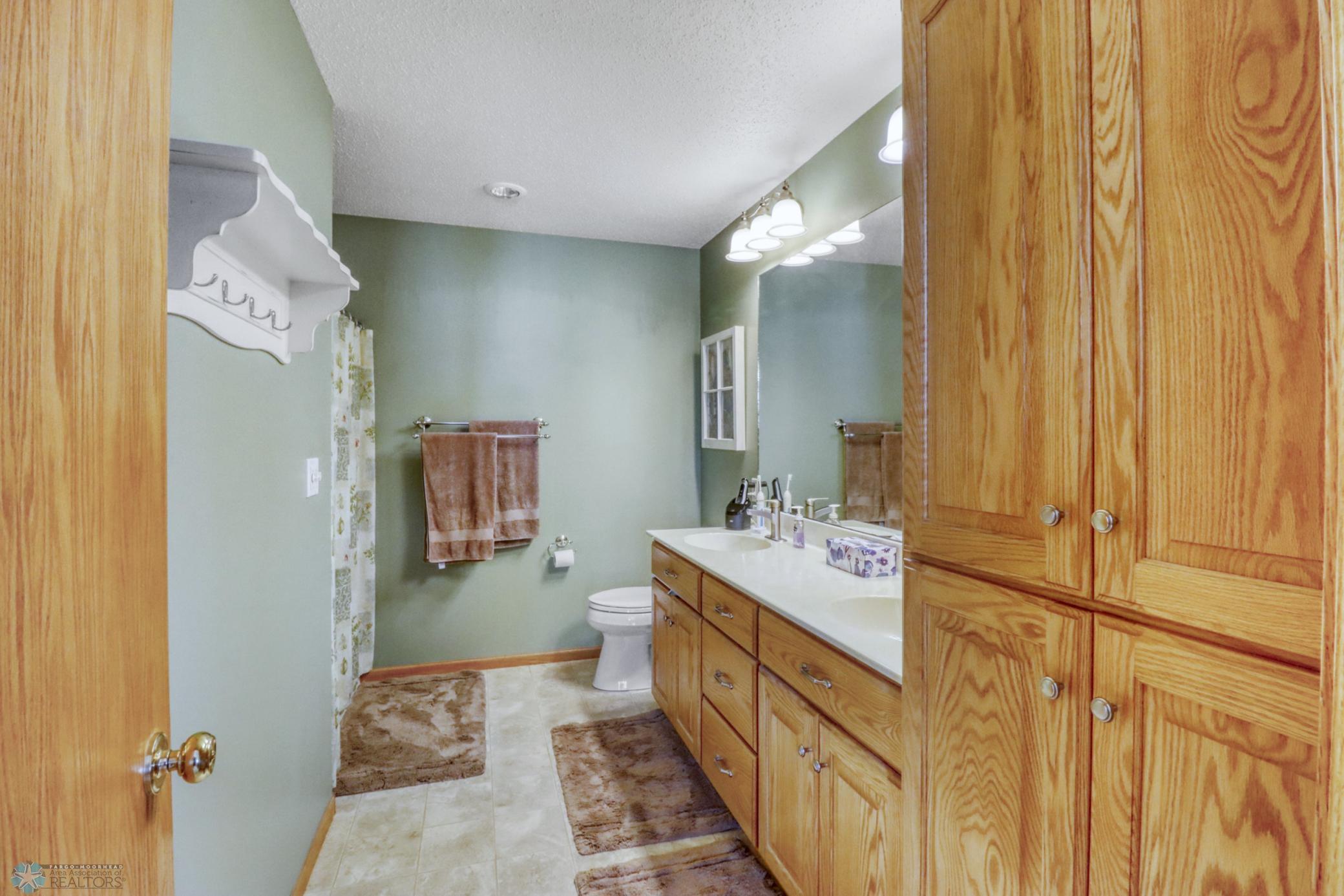 25Primary Bathroom1_1.JPG