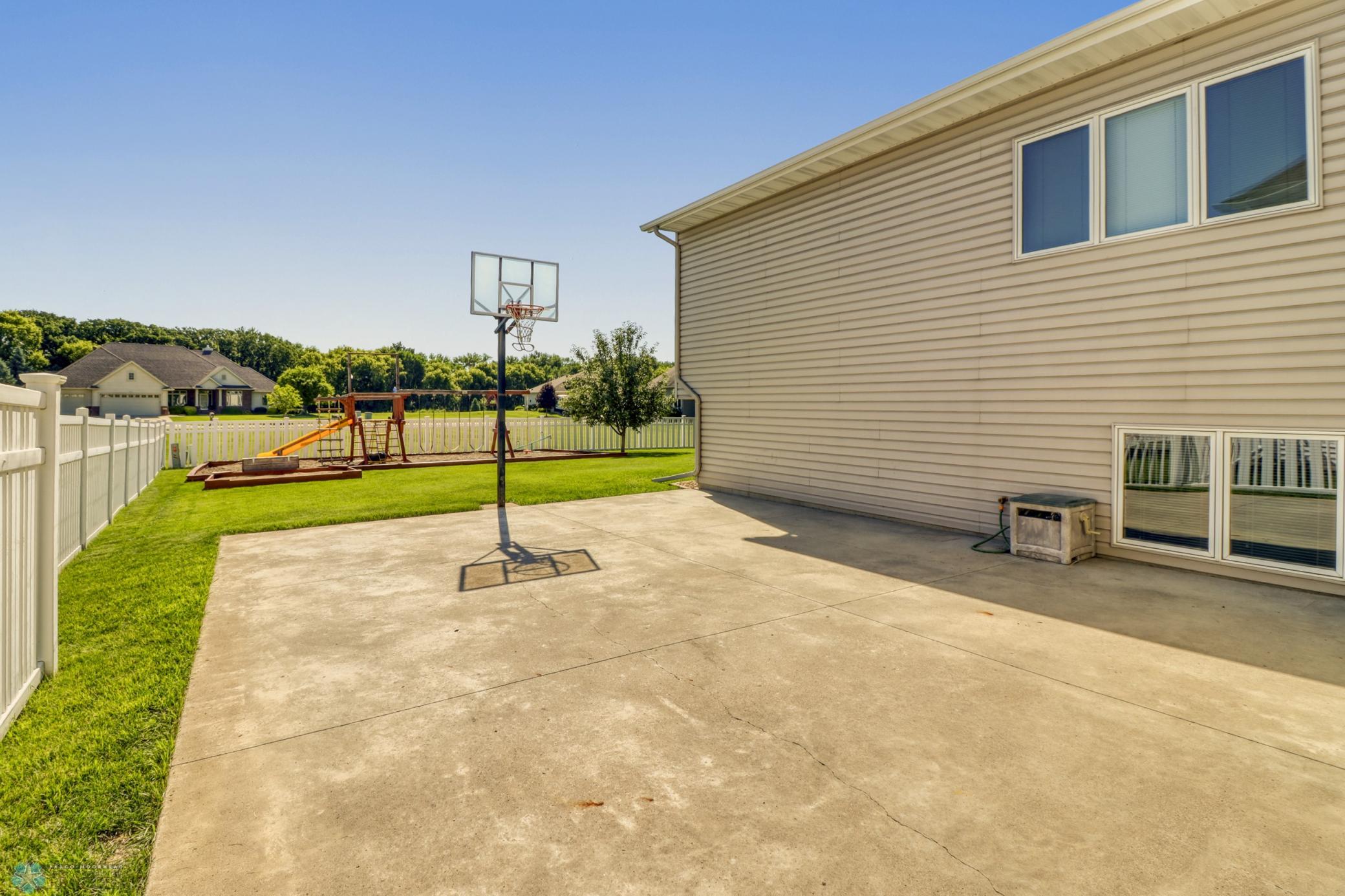 Backyard1_0.JPG