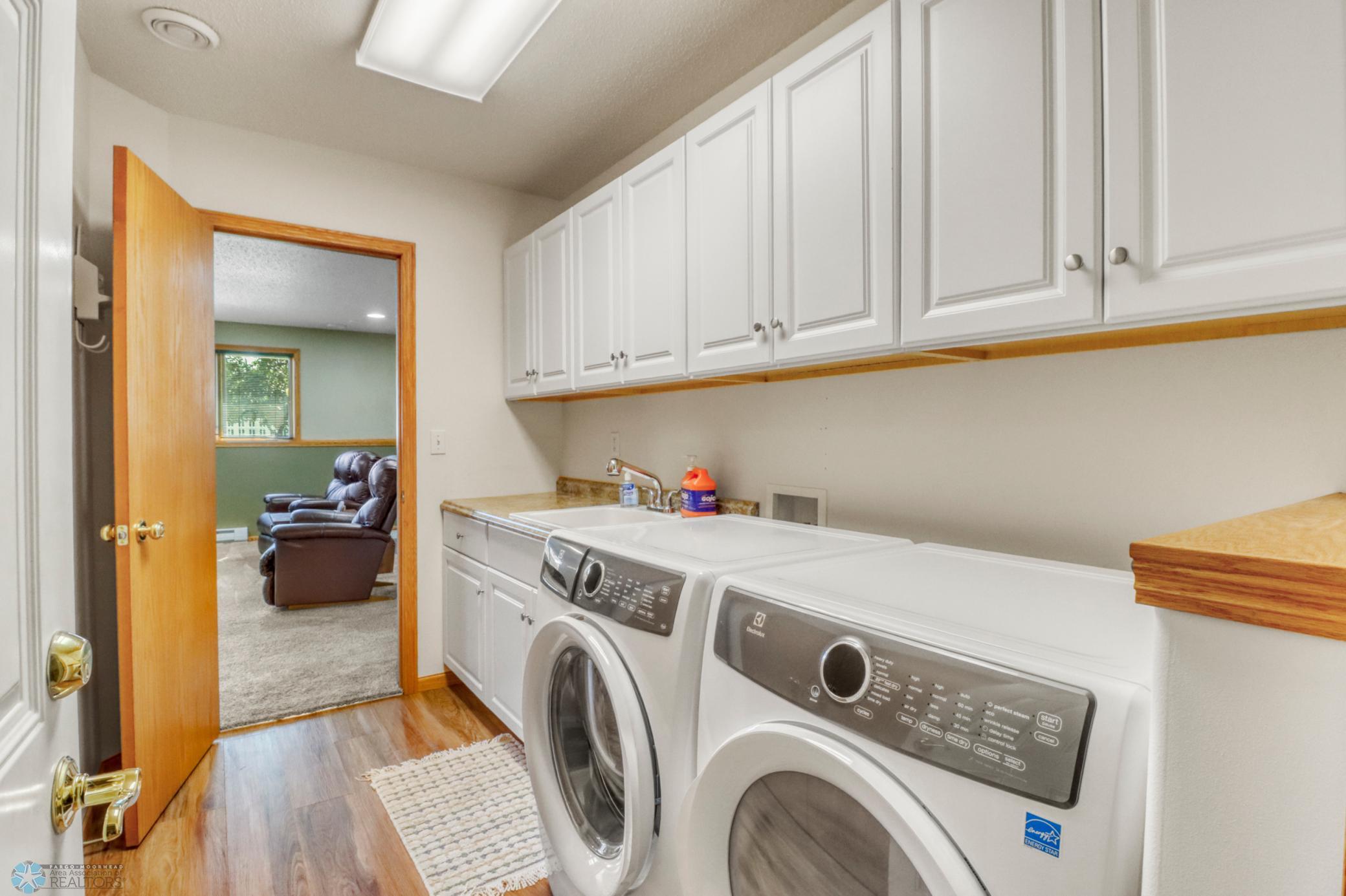 37Laundry1_1.JPG