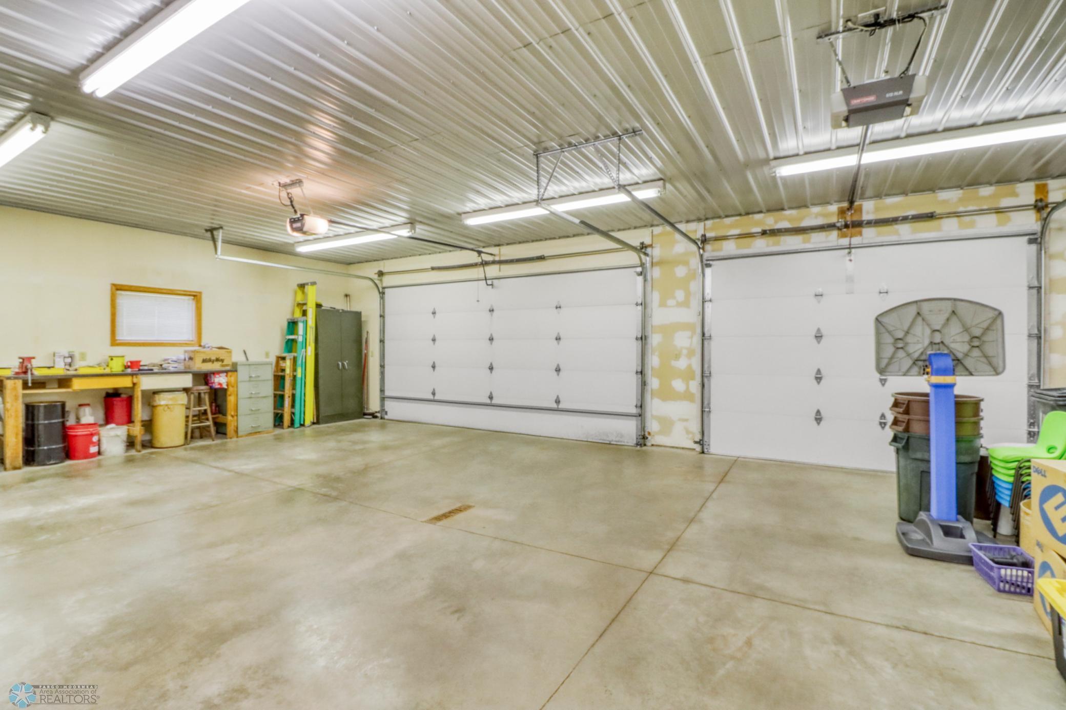 51Garage1_2.JPG