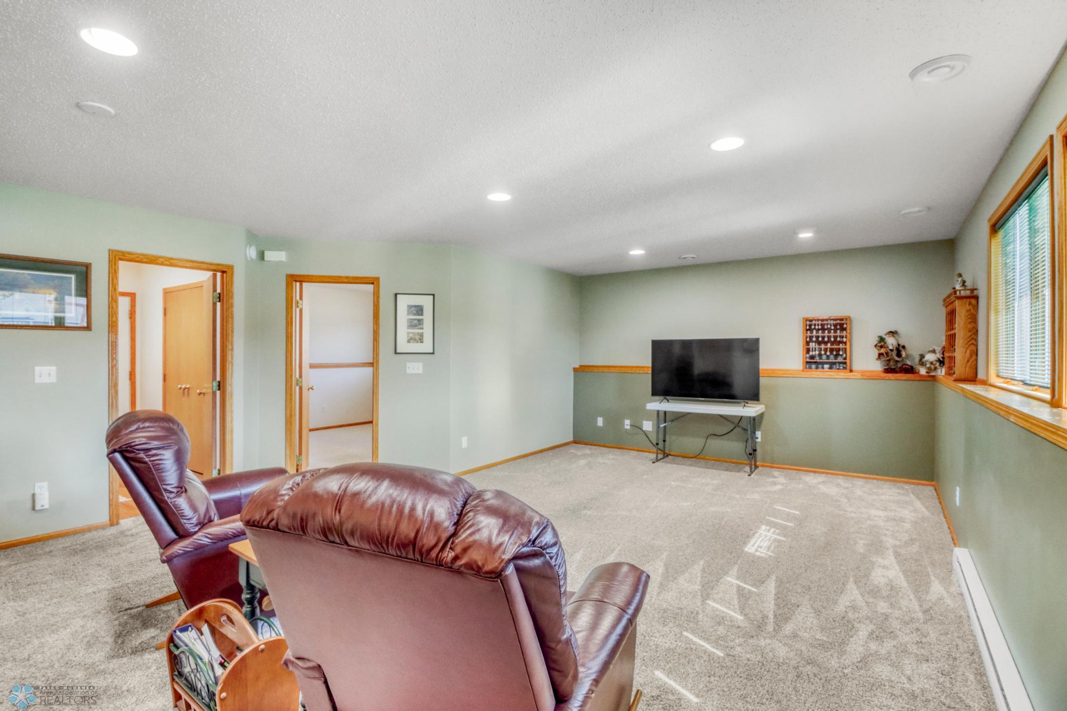 33Basement1_1.JPG