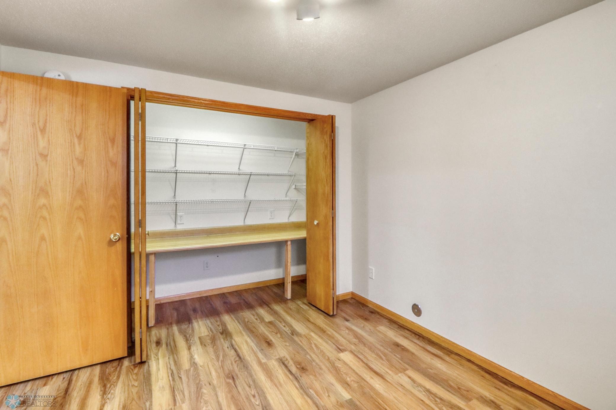 45Lowest Level Bedroom1_2.JPG