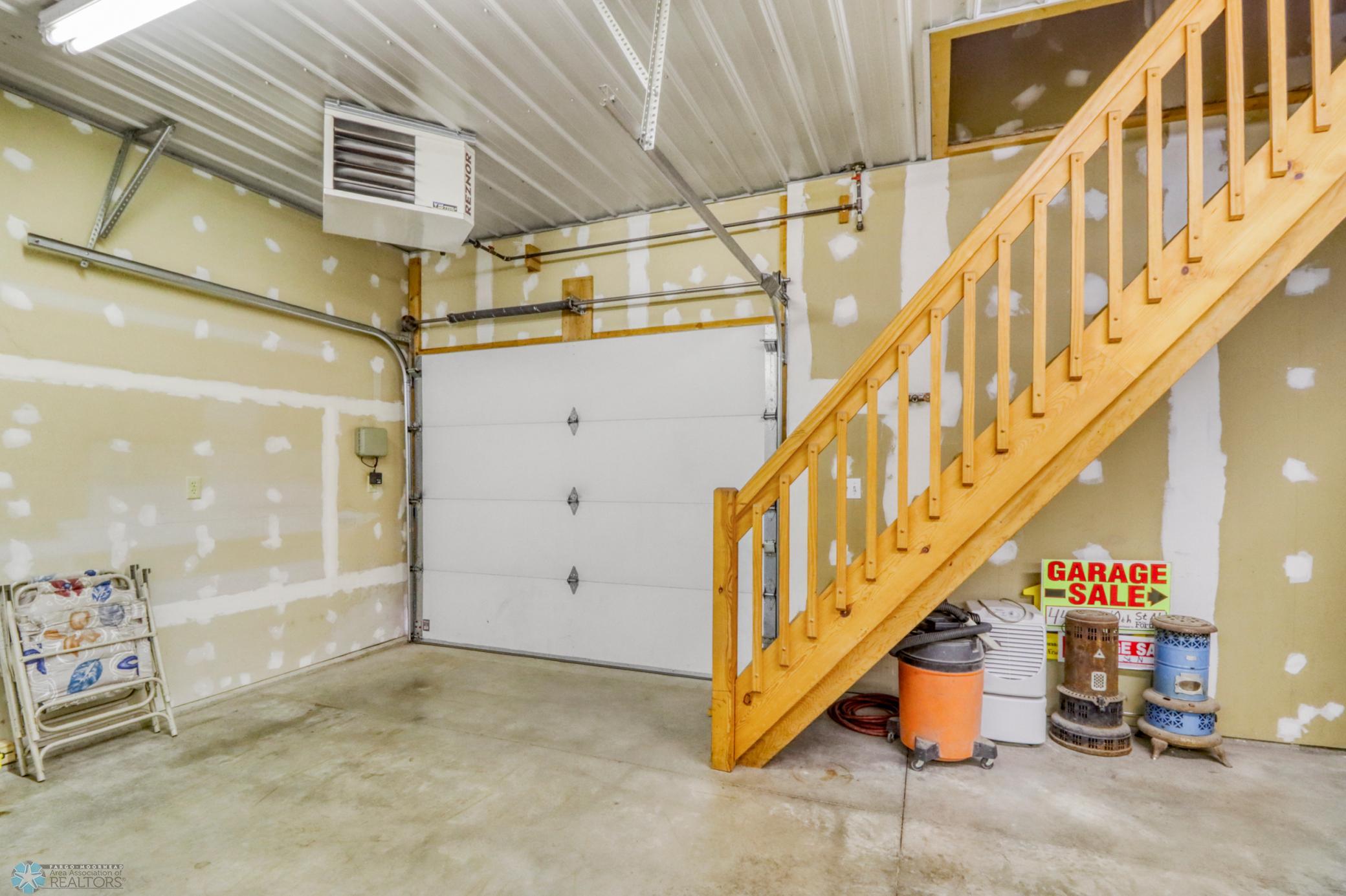 53Garage1_3.JPG