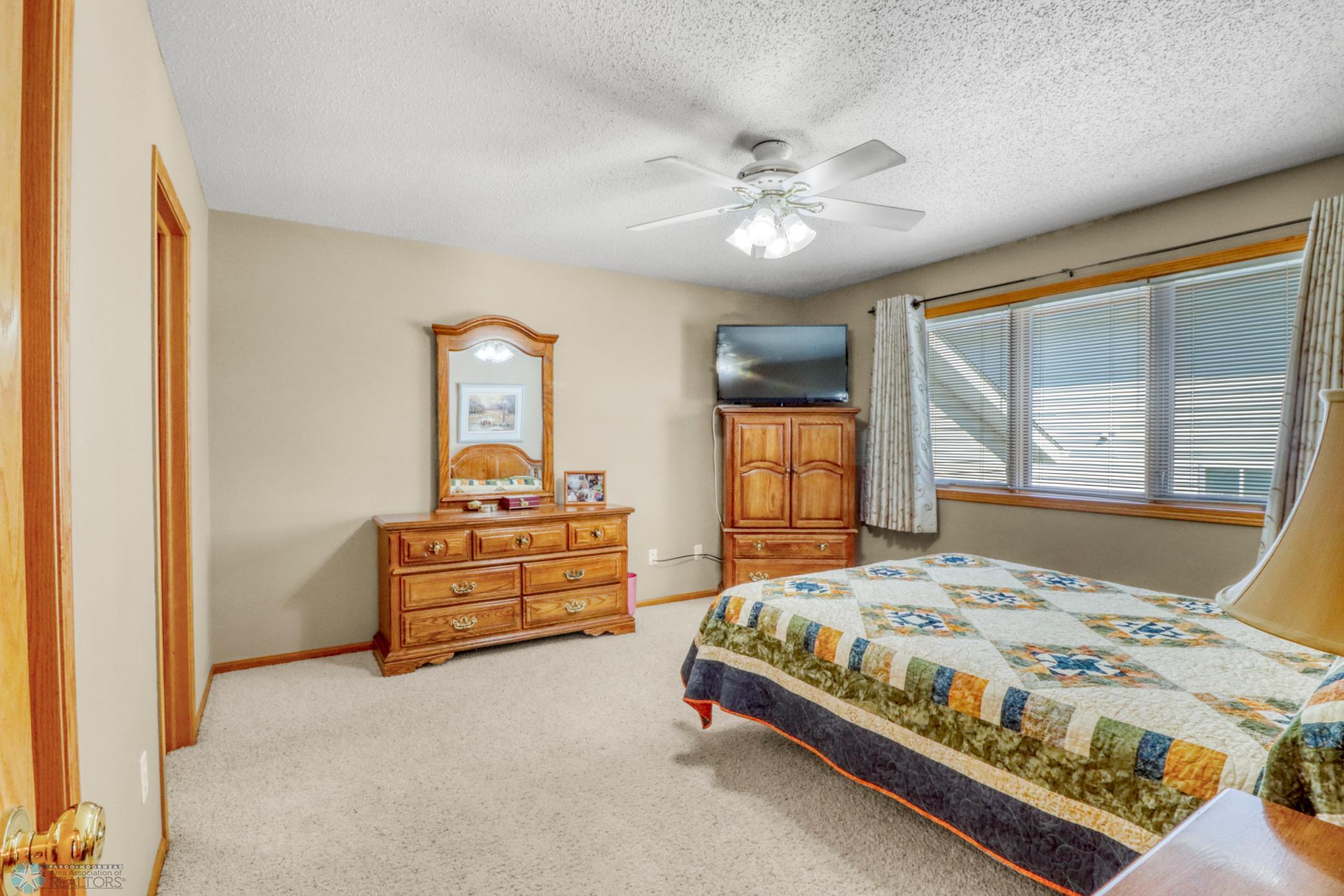 23Primary Bedroom1_2.JPG