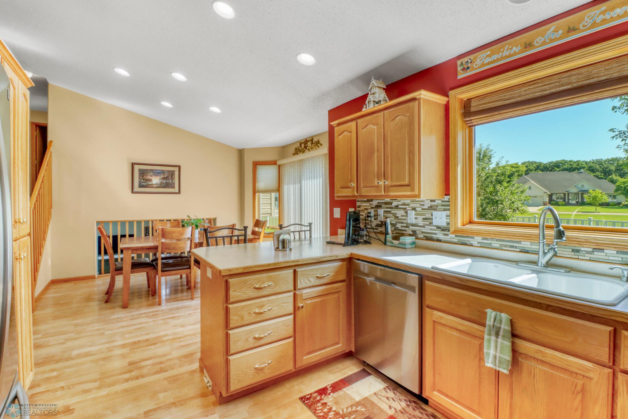 19Kitchen1_4.JPG