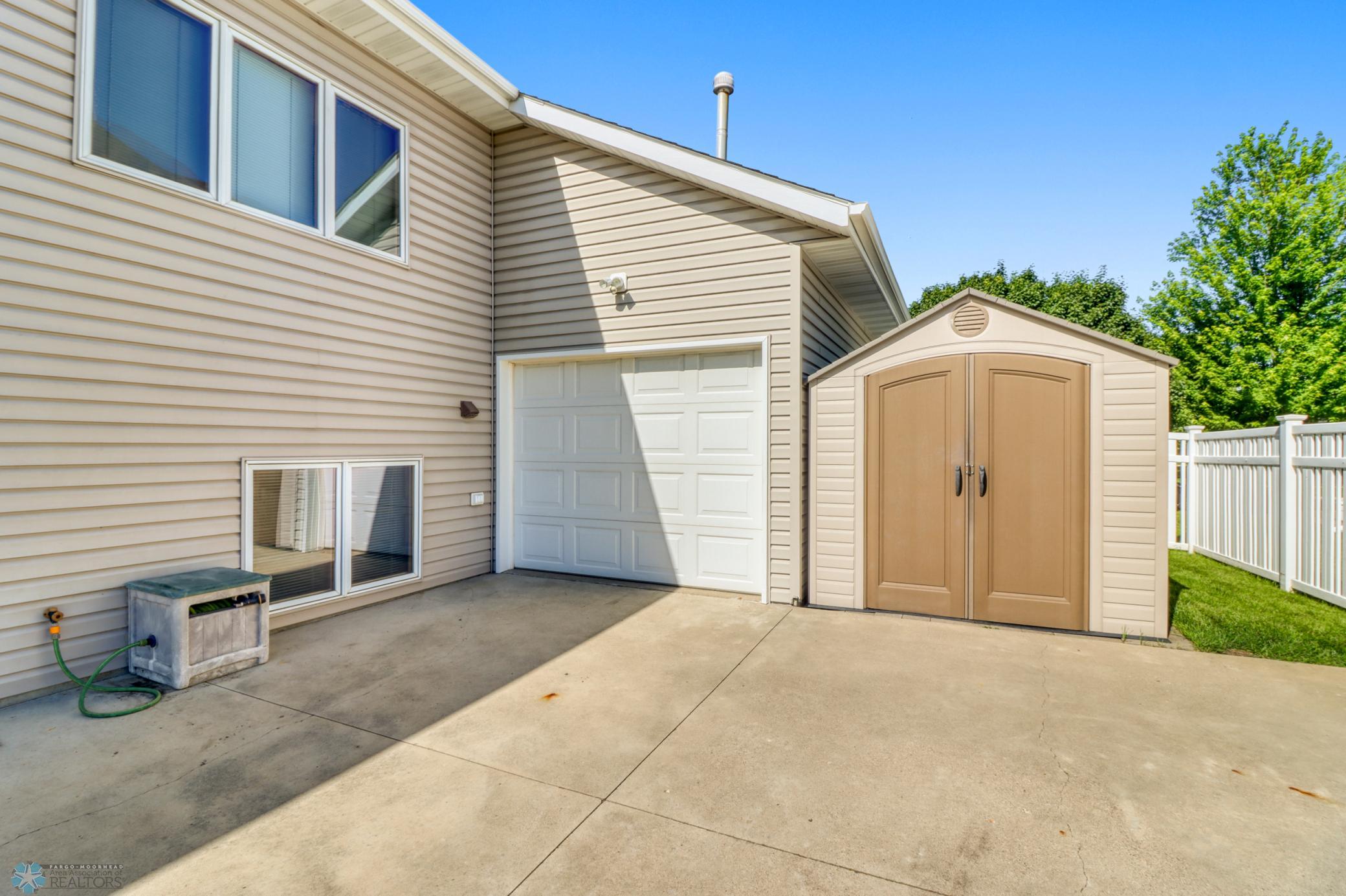 Backyard_shed1_1.JPG