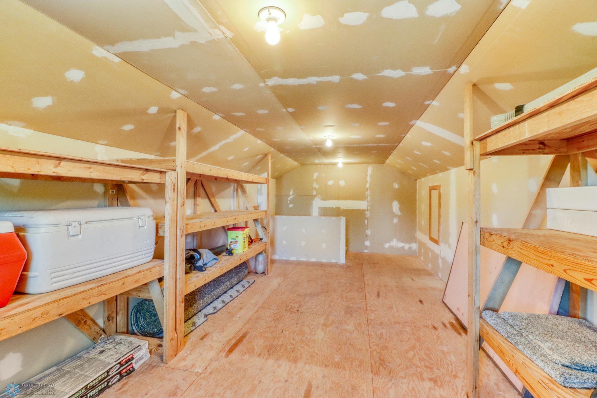 54Garage_storage1_2.JPG