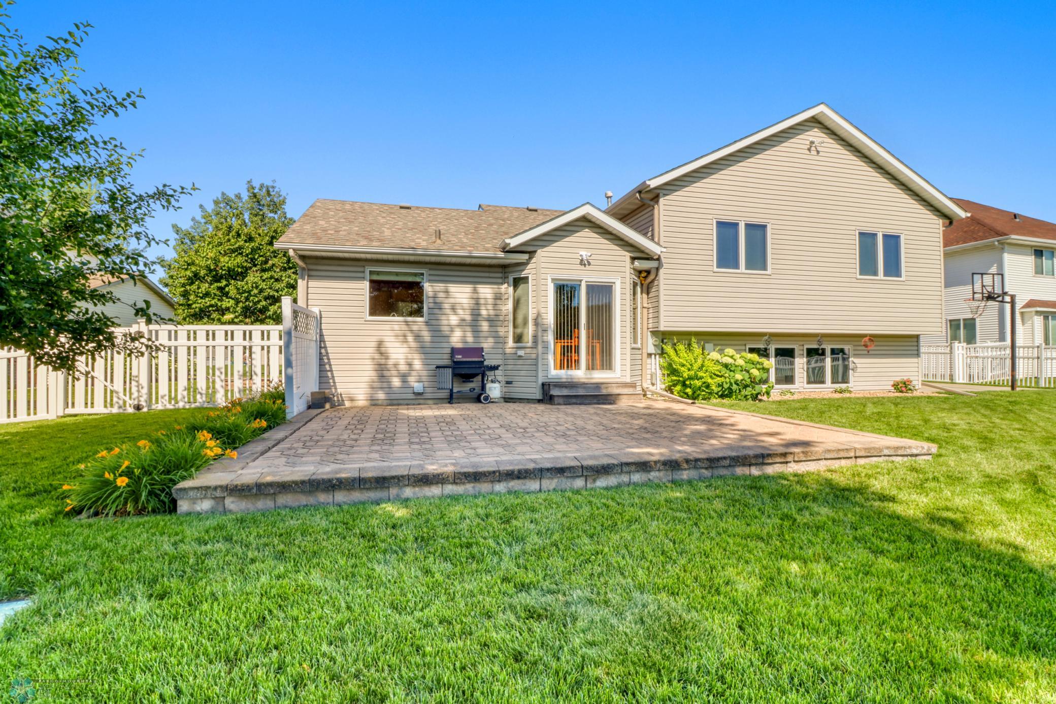58Backyard1_4.JPG