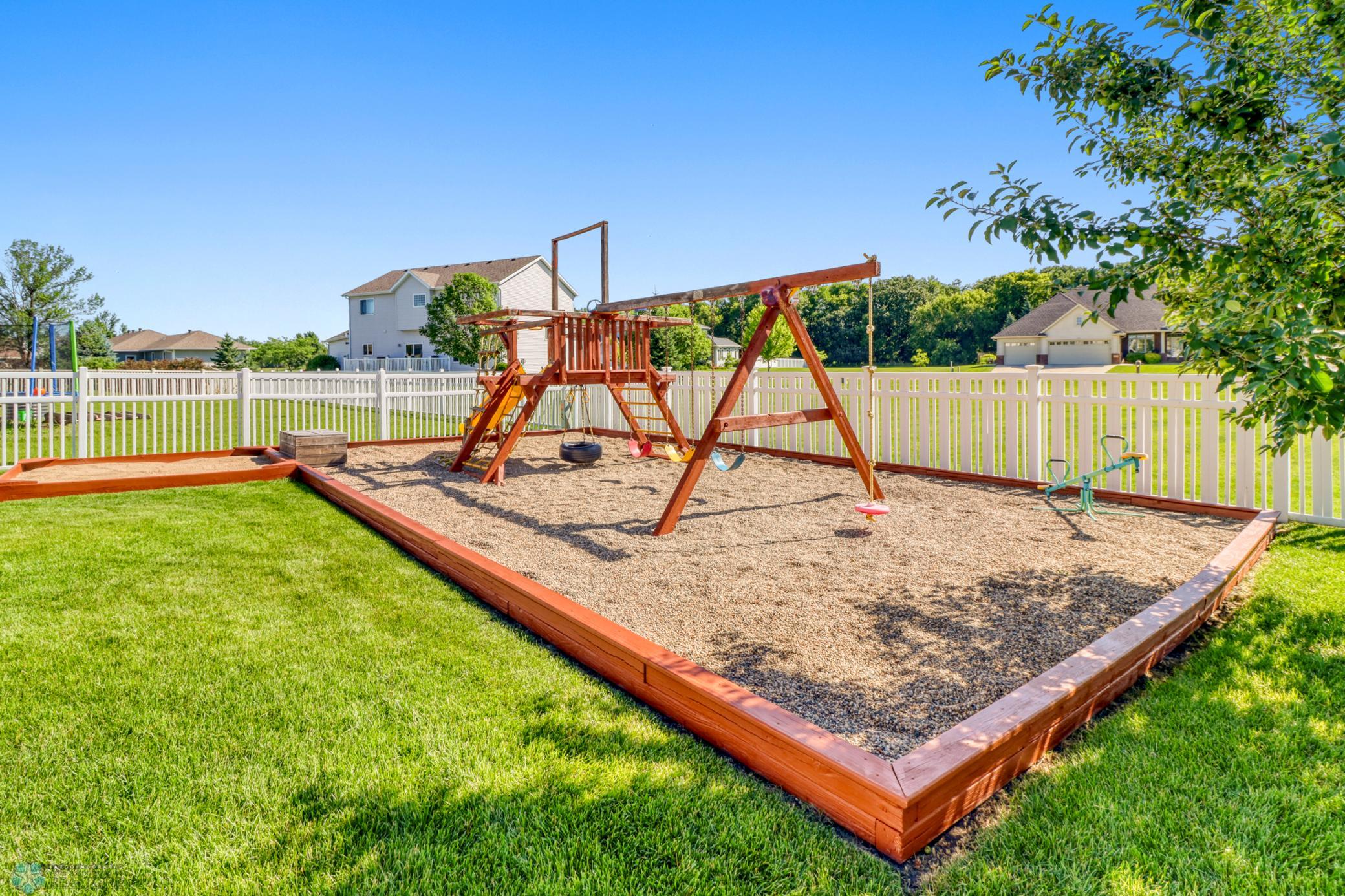 Backyard1_5.JPG