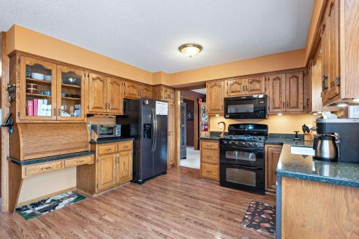 Spacious kitchen with Silestone c-tops and plenty of cabinetry space!