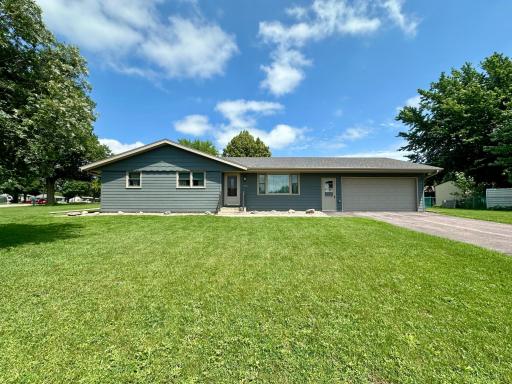966 Pleasant Avenue, Worthington, MN 56187