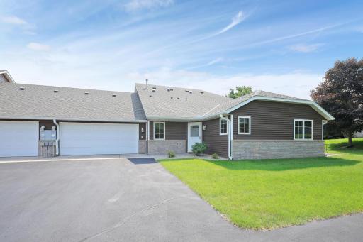 6105 Creekview Lane N, Minneapolis, MN 55443