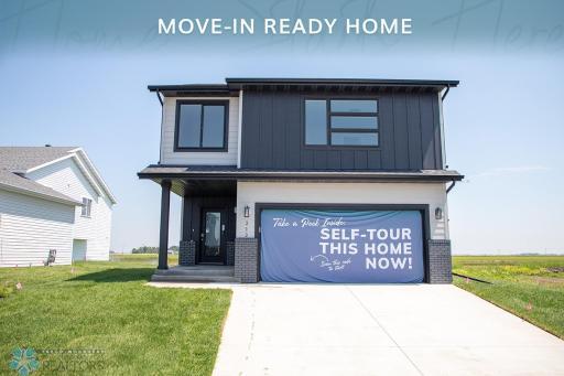 212 Lionheart Drive, Horace, ND 58047