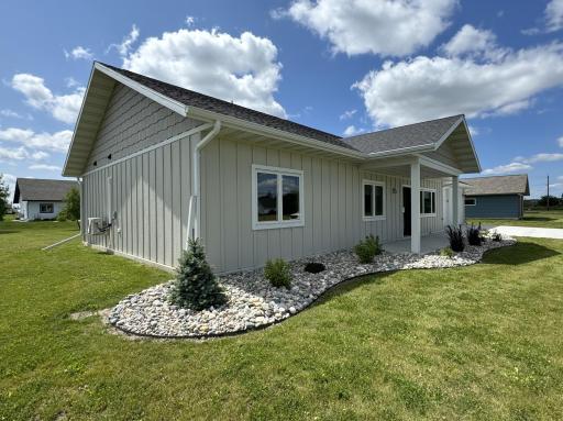 506 Lincoln Street SE, Warroad, MN 56763