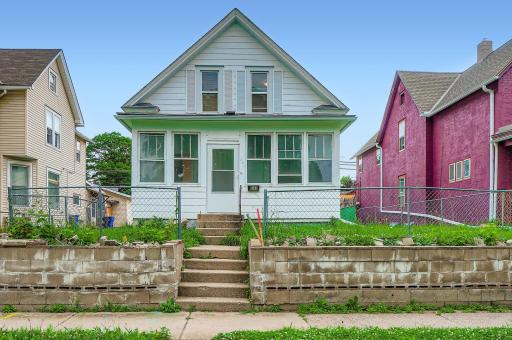 843 Jenks Ave E - Web Quality - 003 - 02 Exterior Front-Edit.jpg