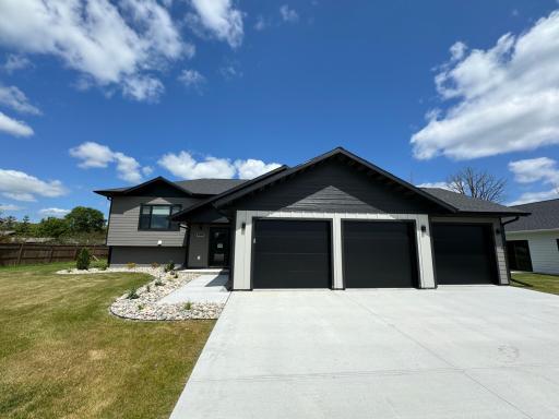 515 Lincoln Street SE, Warroad, MN 56763