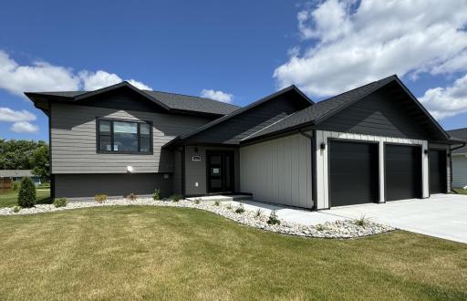 515 Lincoln Street SE, Warroad, MN 56763