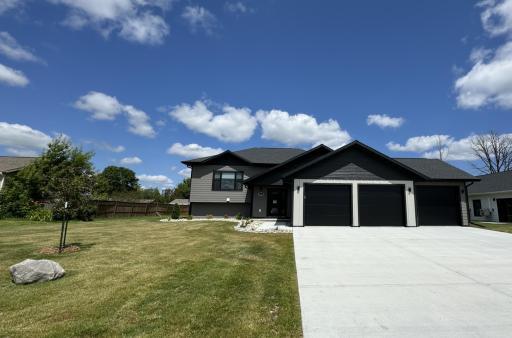 515 Lincoln Street SE, Warroad, MN 56763