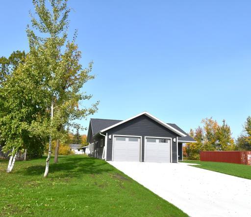 609 Lincoln Street SE, Warroad, MN 56763