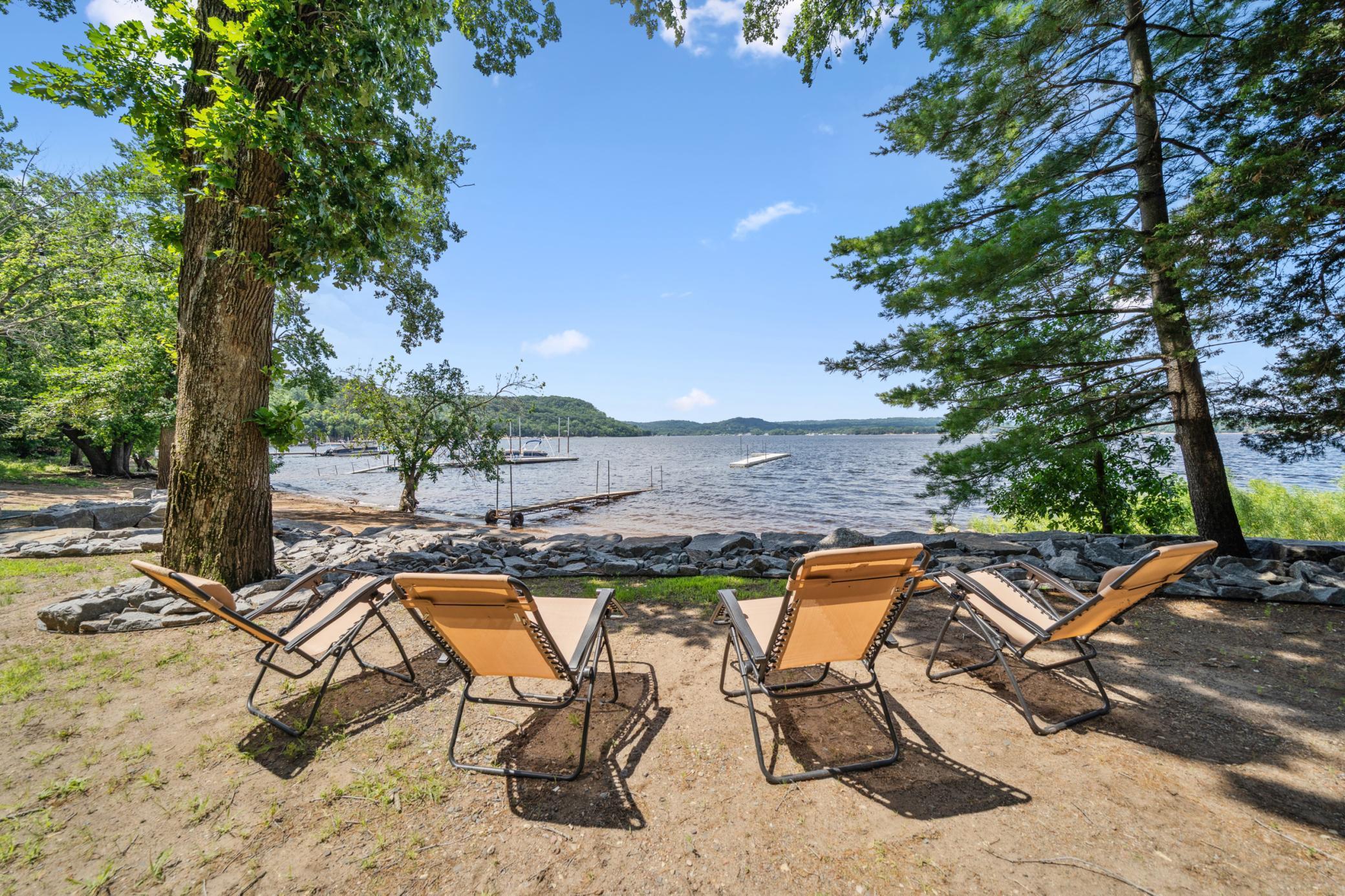 117' of sandy shoreline