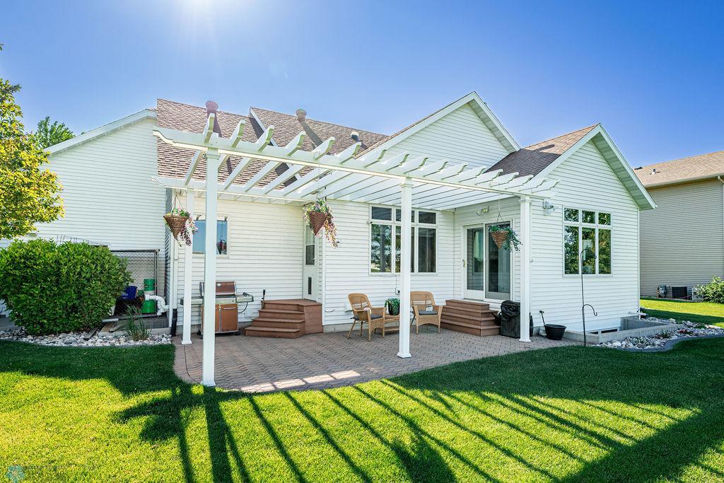 Back Patio w/ Pergola (great sunsets)