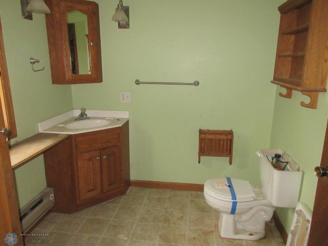 Upper Full Bathroom