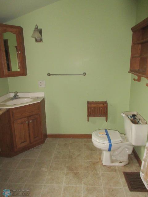 Upper Full Bathroom