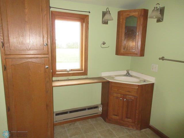 Upper Full Bathroom