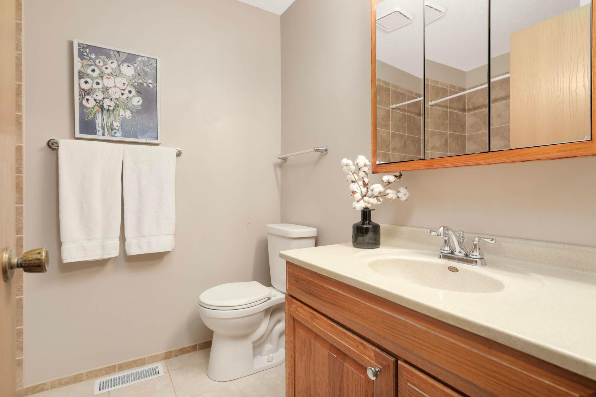 Upper level full bath