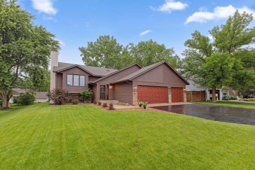 2304 Horizon Place, Burnsville, MN 55337