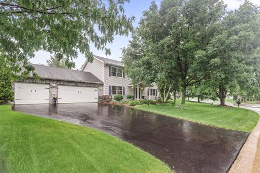 Welcome to 1415 Kingswood Ponds Road! This fantastic home offers 6 bedrooms PLUS a dedicated main floor office, 4 bathrooms, and is located in a prime Eagan location.