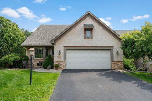 Live in the community of Saint Andrews Bluff!