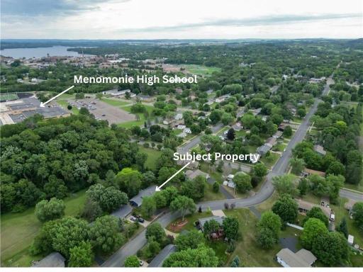 Located near to Menomonie High School, River Heights Elementary, UW-Stout and all of the conveniences of downtown!