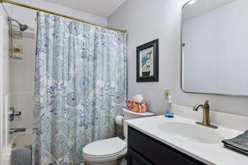 Upper level full bathroom for two of the three upper bedrooms to share.