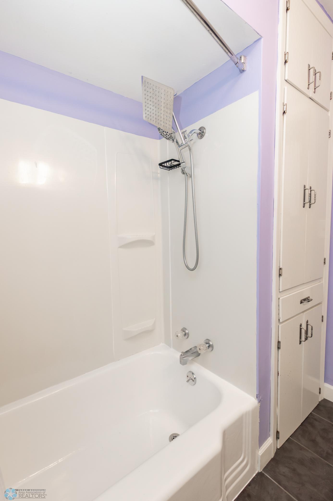 Bathroom 1 - Full