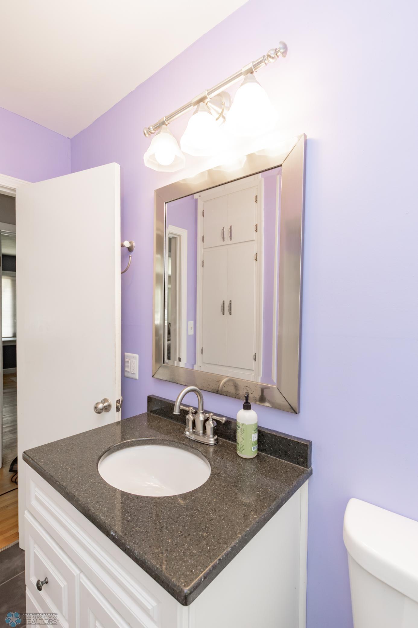 Bathroom 1 - Full