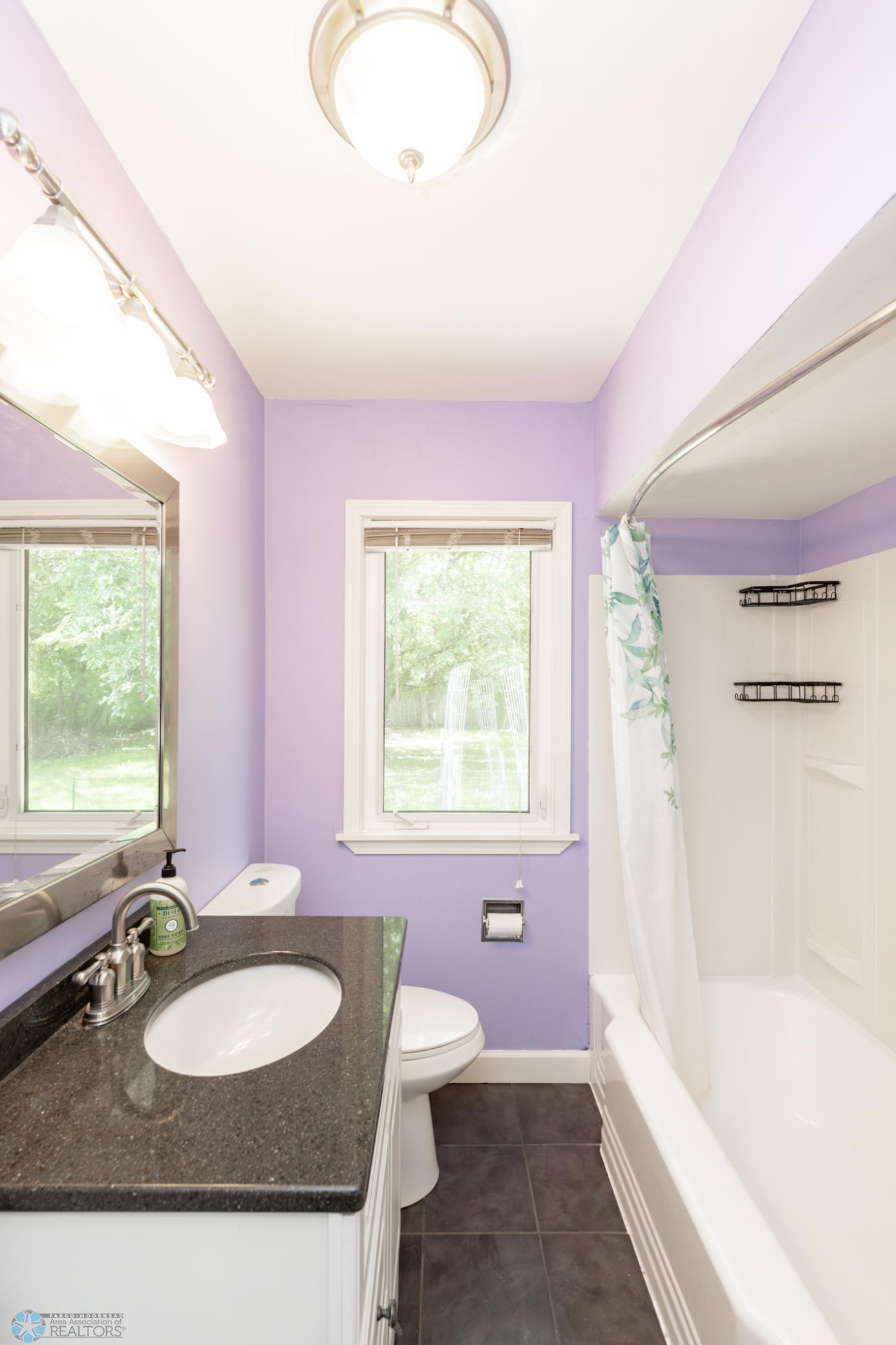 Bathroom 1 - Full