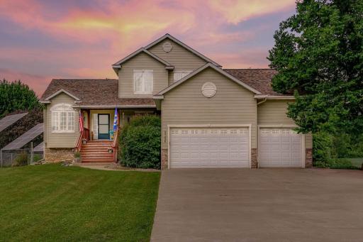 1-web-or-mls-9386-Jennifer-Ct-Twilight.jpg