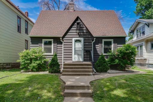 985 Rose Avenue E, Saint Paul, MN 55106