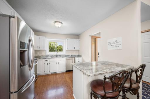 Breakfast bar with seating for 2!