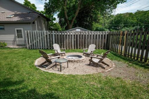 FIRE PIT + SMORES = MEMORIES!