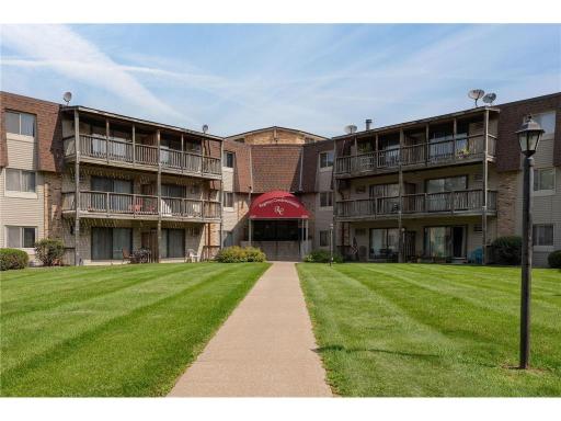 2011 E 122nd Street, D4, Burnsville, MN 55337