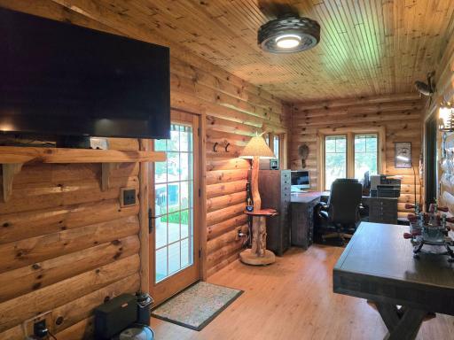 Side Entry Flex Room to Primary.jpg