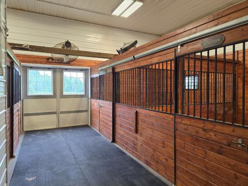 Barn w 4 Stalls.jpg