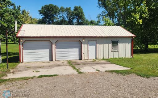 792 2nd Street NW, Hillsboro, ND 58045