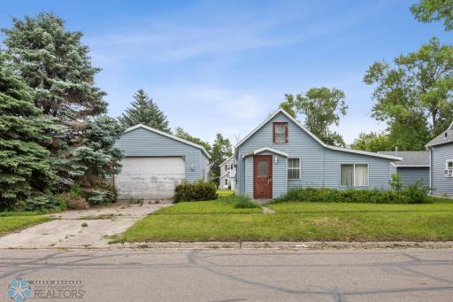 118 2nd Street SW, Hillsboro, ND 58045