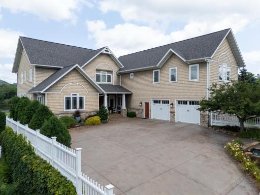 830 Prairie Island Road N, Winona, MN 55987